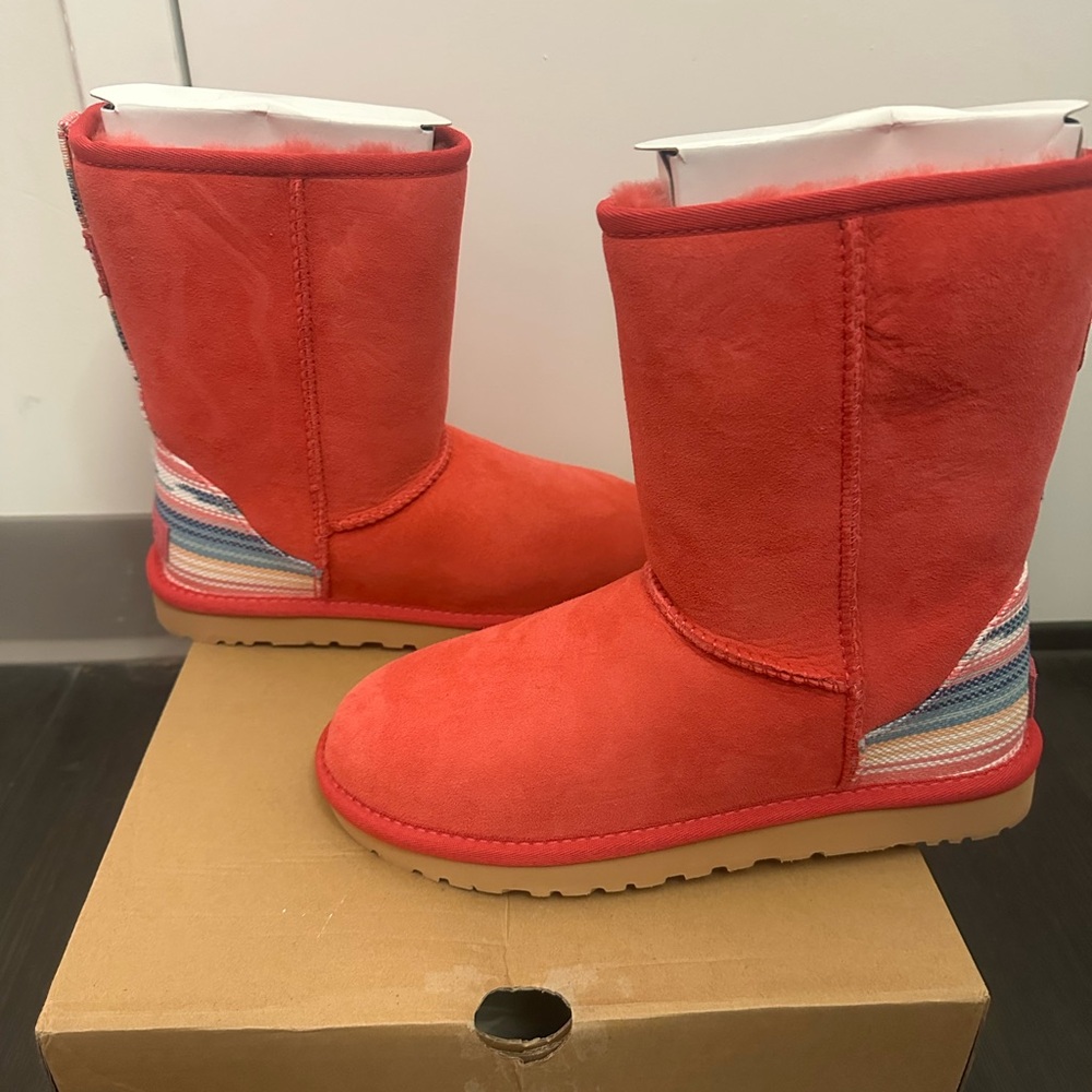UGG Women's Classic Short Coral Boots Size 8